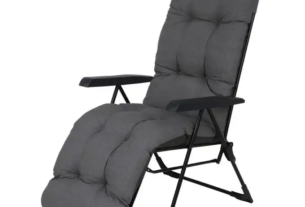 czarny leżak ogrodowy